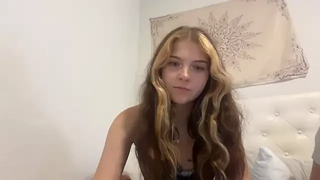 LoraDevine – webcam model profile photo Image 18