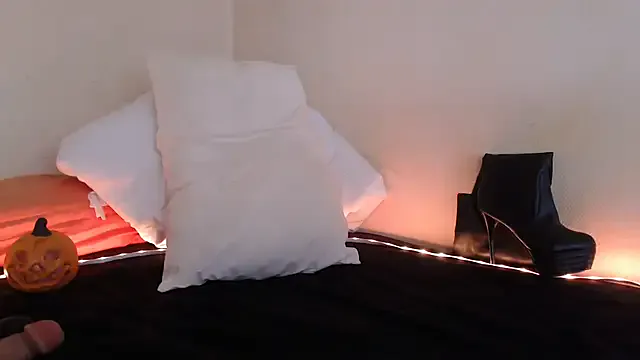 SelennaMoon – webcam model profile photo Image 2