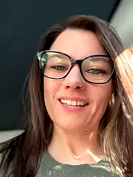 Hotforunow – webcam model profile photo Image 6