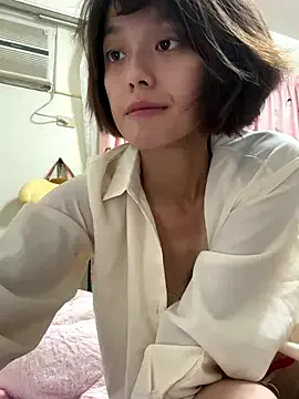 British_EmJess – webcam model profile photo Image 12