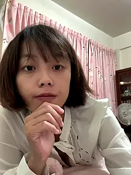 British_EmJess – webcam model profile photo Image 6