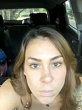 UKRaunchyRobyn – webcam model profile photo Image 19