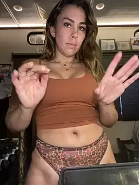 UKRaunchyRobyn – webcam model profile photo Image 3