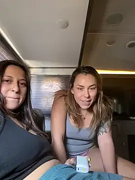 UKRaunchyRobyn – webcam model profile photo Image 6