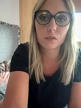 BlondeScarlettx – webcam model profile photo Image 18