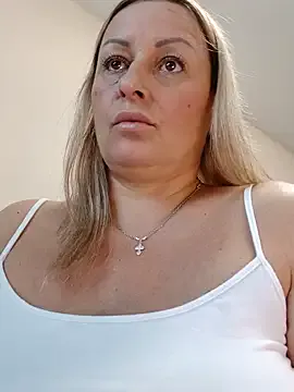 pevicha – webcam model profile photo Image 4