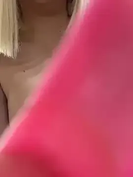 Libely – webcam model profile photo Image 8