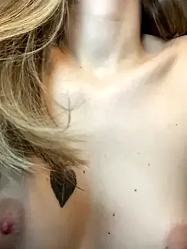 Lisichka4 – webcam model profile photo Image 12