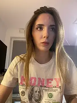 Lisichka4 – webcam model profile photo Image 2