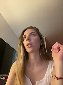 Lisichka4 – webcam model profile photo Image 5