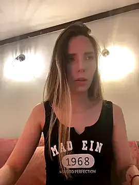 Lisichka4 – webcam model profile photo Image 6