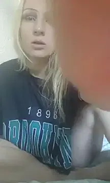 LoraDevine – webcam model profile photo Image 16