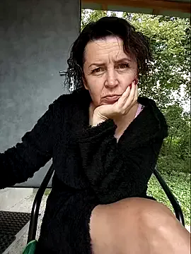 LoveCatsuit – webcam model profile photo Image 4