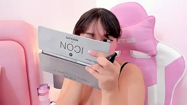 AureliyXXX – webcam model profile photo Image 6