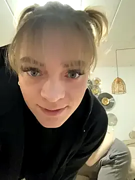 LizzieGreyX – webcam model profile photo Image 16