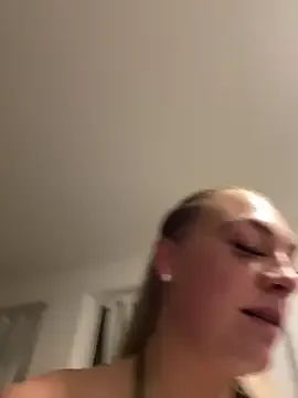 LizzieGreyX – webcam model profile photo Image 8