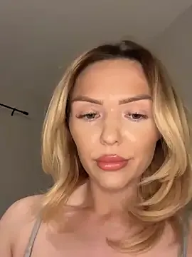 LoraDevine – webcam model profile photo Image 5