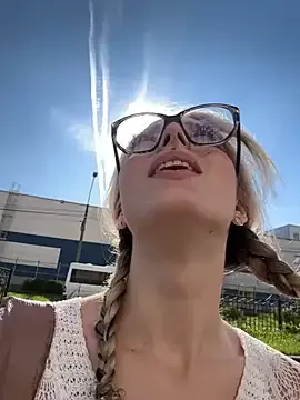 xxxharmonyyy – webcam model profile photo Image 6