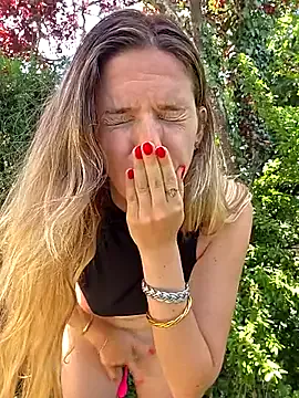 Loli_Belle – webcam model profile photo Image 2