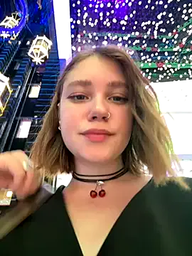 Mellica – webcam model profile photo Image 7