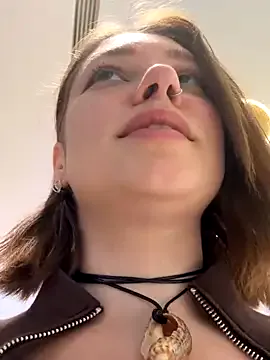 Mellica – webcam model profile photo Image 8