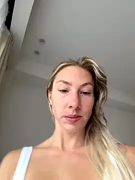 GlamGran – webcam model profile photo Image 14