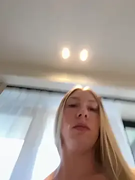 GlamGran – webcam model profile photo Image 16