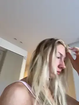 GlamGran – webcam model profile photo Image 17