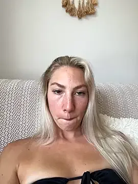 GlamGran – webcam model profile photo Image 3