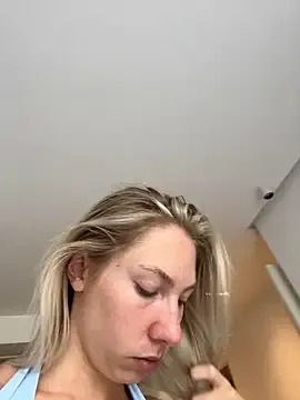 GlamGran – webcam model profile photo Image 5