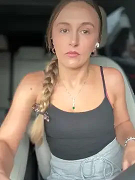 BlondeHott – webcam model profile photo Image 10