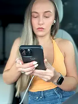 BlondeHott – webcam model profile photo Image 12