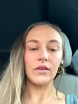 BlondeHott – webcam model profile photo Image 13