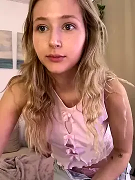 MarilynRainbow – webcam model profile photo Image 9