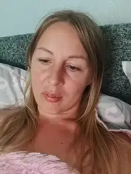 BlondeScarlettx – webcam model profile photo Image 11