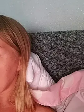 BlondeScarlettx – webcam model profile photo Image 13