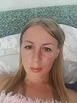 BlondeScarlettx – webcam model profile photo Image 3