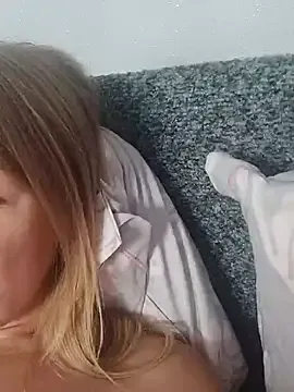 BlondeScarlettx – webcam model profile photo Image 9