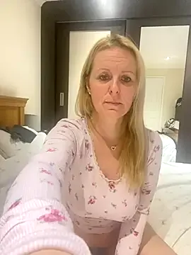 YourWitcher – webcam model profile photo Image 5