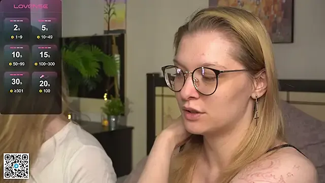 MainPleasure – webcam model profile photo Image 2