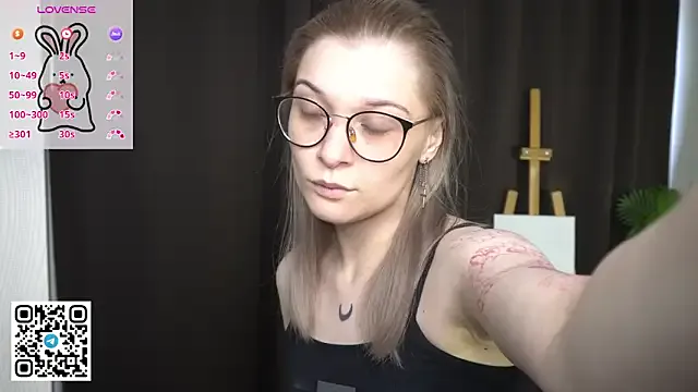 MainPleasure – webcam model profile photo Image 6