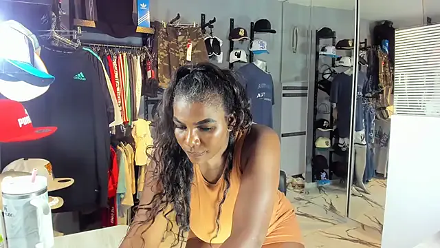 SusyBlair – webcam model profile photo Image 13