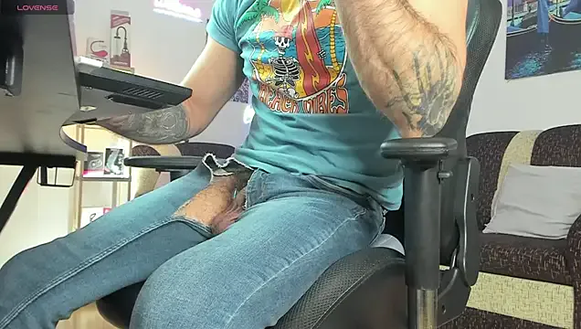 bigcocktwunk4u – webcam model profile photo Image 5