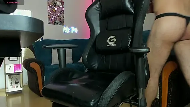 bigcocktwunk4u – webcam model profile photo Image 7