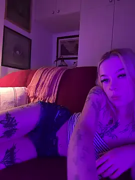 TenderLora – webcam model profile photo Image 4