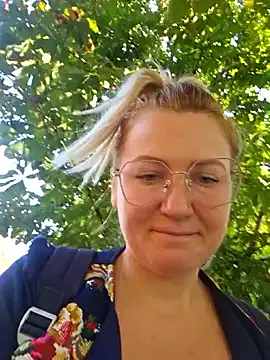 BlondeHott – webcam model profile photo Image 13