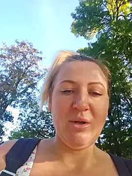 BlondeHott – webcam model profile photo Image 16