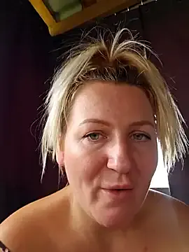 BlondeHott – webcam model profile photo Image 6