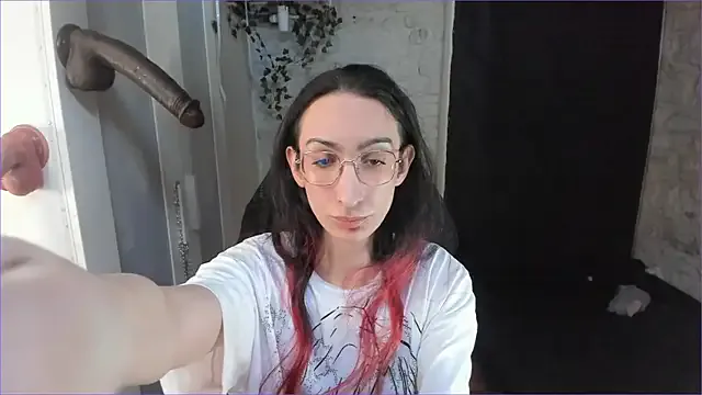 British_EmJess – webcam model profile photo Image 10