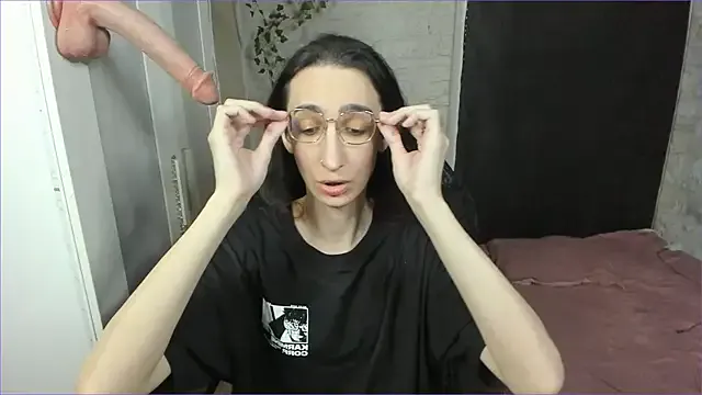 British_EmJess – webcam model profile photo Image 13